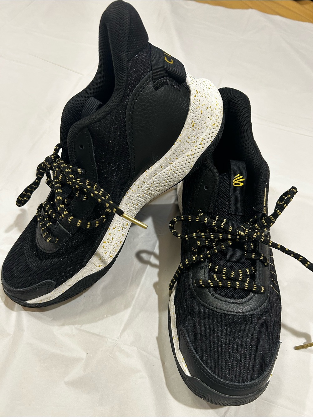 Under Armour Curry 3Z7 Black Metallic Gold 6.5Y